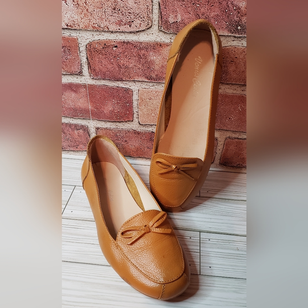 Venus Celia women's leather flats size 7.5.